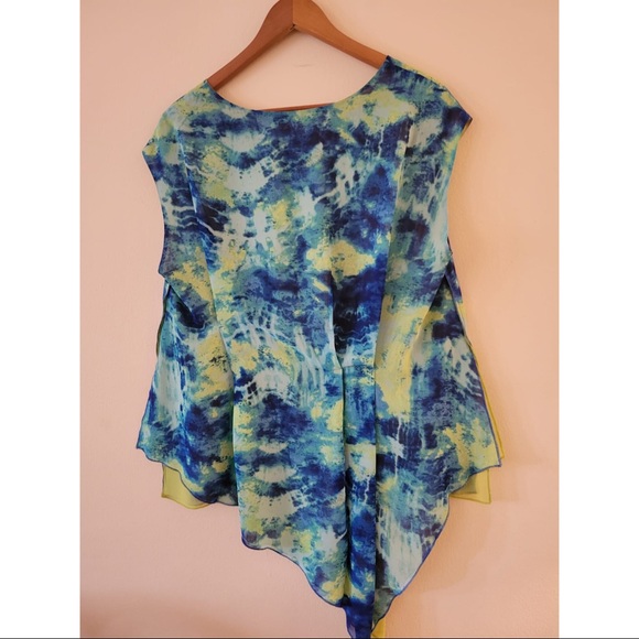 Women’s Dressy Top - Picture 2 of 3